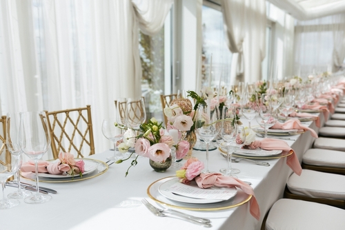 Wedding,decorations.,served,wedding,table,with,decorative,fresh,pink,flowers
